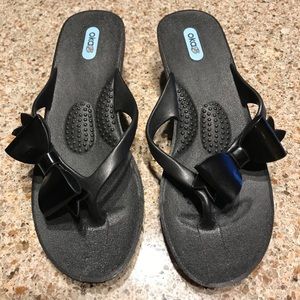 Oka-B black wedge flip flops size Medium (7-8)